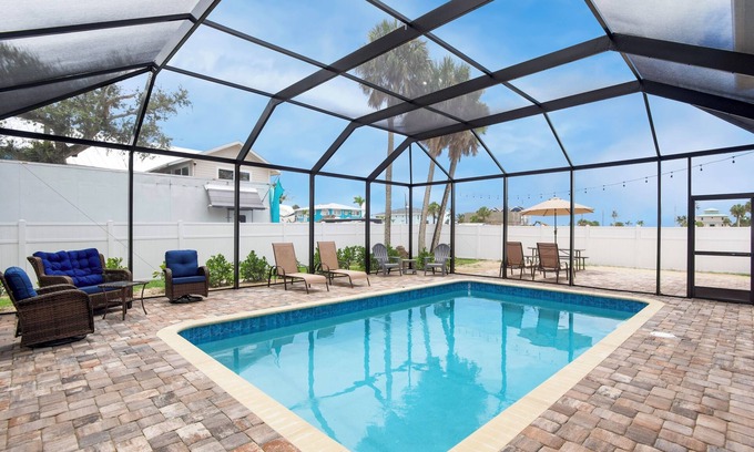 Mid Island House | 🏖️Private Pool | Steps to the Beach | Perfect for Large Groups | Beach Villa🏖️