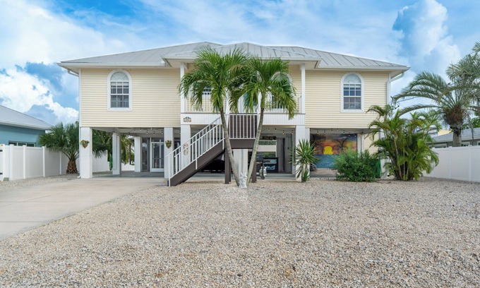 Mid Island House | ☀️Private Pool | Canal Front Home with Boat Dock | Beach Bound☀️