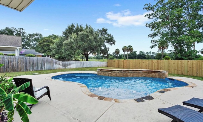 Gulfport House | Private Pool w/Heating Option! 5Bedrooms & Close to Biloxi!