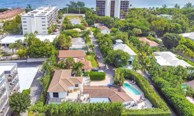 Boca Raton House | Private pool, walk to the beach!