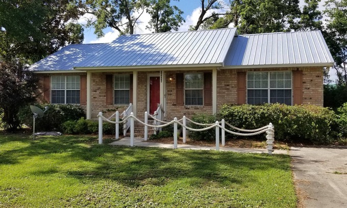 Gulf Shores House | Private Pup Fenced Yard, Huge screen porch, Beautiful House!