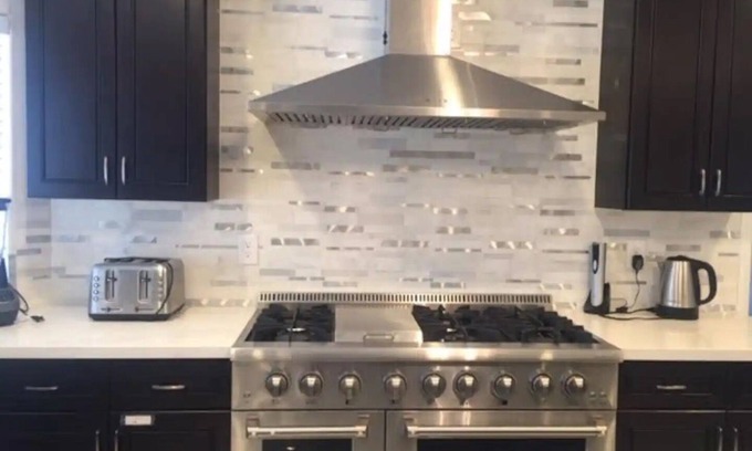 Villa Bonita Estates House | Private Queen Bed, TV and Private Attached Bathroom