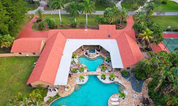 Coral Springs Resort | Private Resort Fort Lauderdale