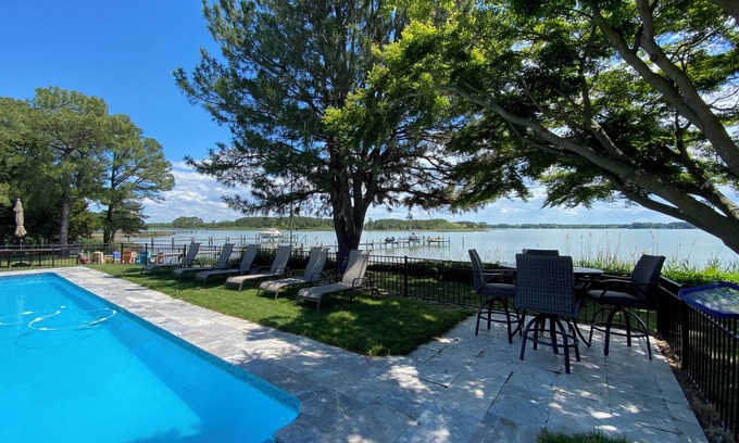 Sherwood House | Private Retreat with HUGE Water Views!