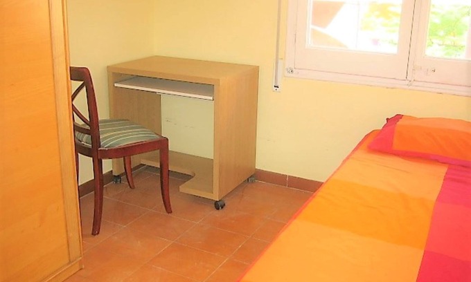 La Maternitat i Sant Ramon Apartment | Private room (1) near the University with large terrace of 150 m2.