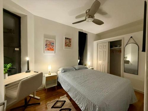 Midtown West House | Private Room at a Shared Apartment by Times Square Manhattan