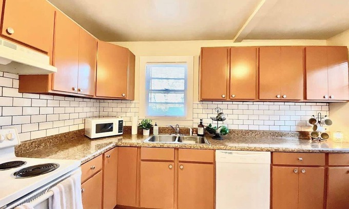 Griffin Heights House | Private Room - Charming 1954 House Blocks from FSU