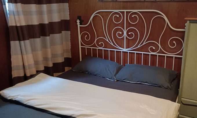 Burnaby House | Private room for budget guests