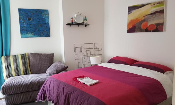 Canary Wharf House | Private room in shared luxury canary wharf apartment