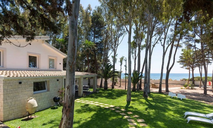 Punta Milocca Villa | Private sea front house