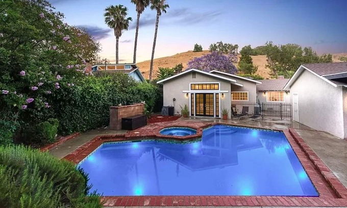 Shadow Hills House | Private serene retreat with pool in Los Angeles near Burbank and all studios!