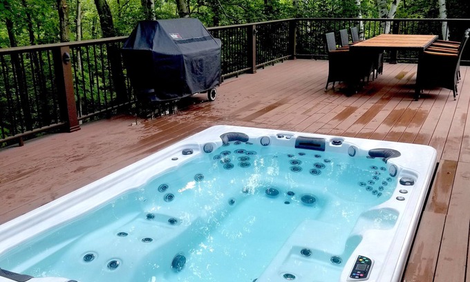 Warren House | Private Ski Lodge with Giant Hot Tub Less Than Two Miles to Sugarbush!