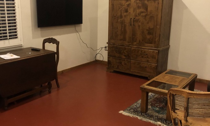 Sam Hughes House | Private studio/loft in Sam Hughes Neighborhood