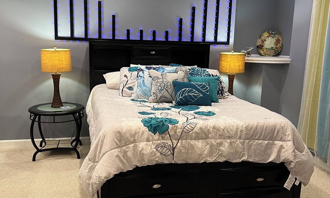 Tewksbury House | Private Suite 1 Queen bed, 1 Full bath,1 car parking