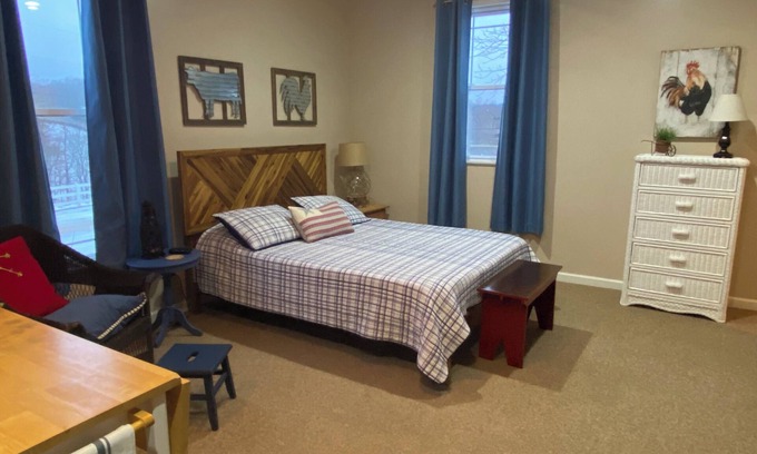 West Liberty House | Private Suite on Eastern Kentucky Farm with Indoor Pickleball Court