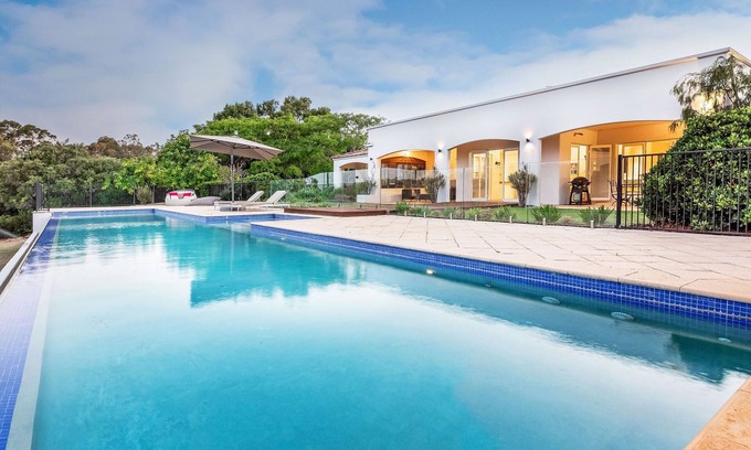 Dunsborough House | PRIVATE & TRANQUIL ESCAPE OFFERING DREAMY ‘HACIENDA’ RESORT STYLE LIVING