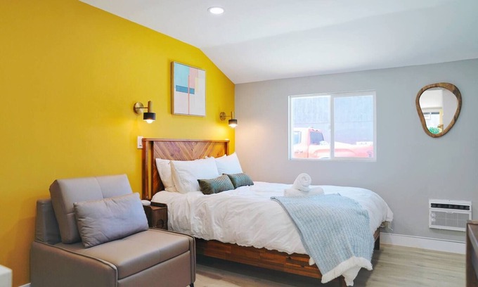 Cherryland Apartment | Private Urban Oasis Near SF - Full Kitchen 22421B