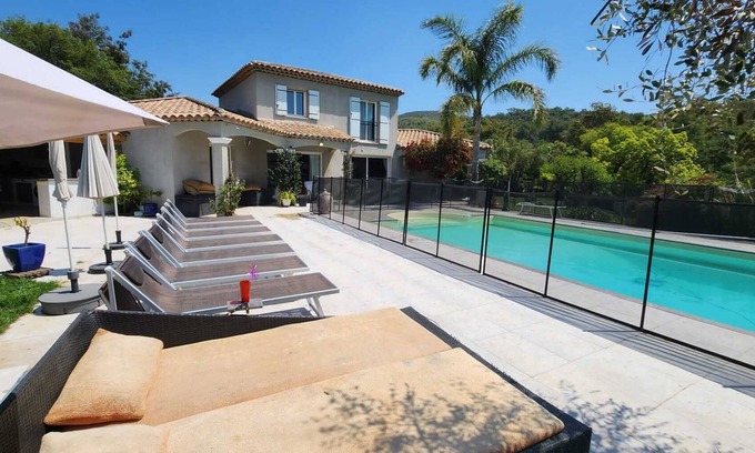 Bormes-Les-Mimosas Villa | Private villa on 2 floors, private enclosed garden 4000m2