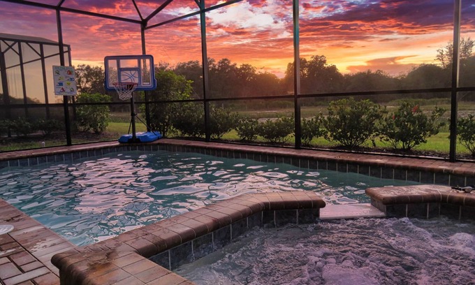 Loughman Villa | Private Villa Sunset view Pool & Spa near Disney & Universal