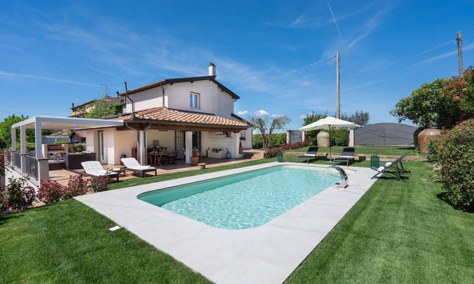 Gambassi Terme Villa | Private Villa with private pool, WIFI, A/C, TV, balcony, pets allowed, close to San Gimignano