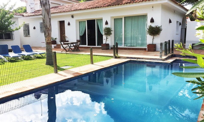 Cabo Roche House | Private villa with pool in Roche, near the beach, Sleeps 12 people