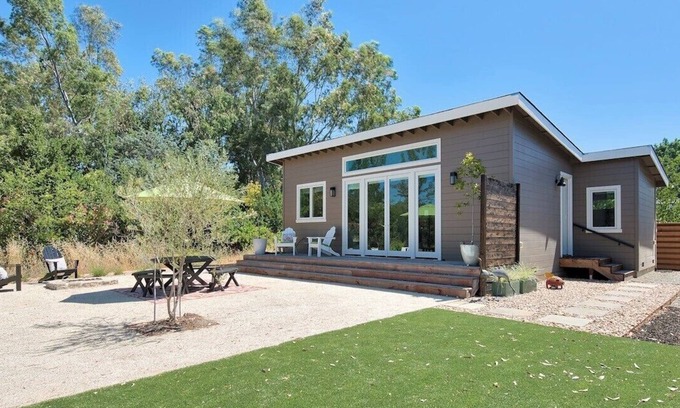 Sonoma House | Private w rows of grapevines -- Close to Plaza!