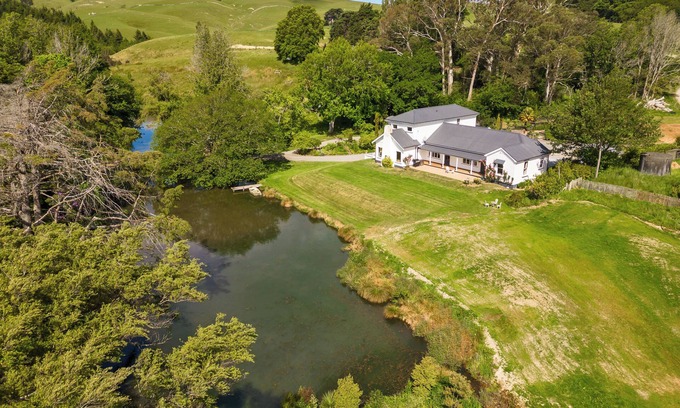Solway Cabin | Private Wing at Te Rangi Lodge with own entrance 5 minutes of SH2. Pet friendly.