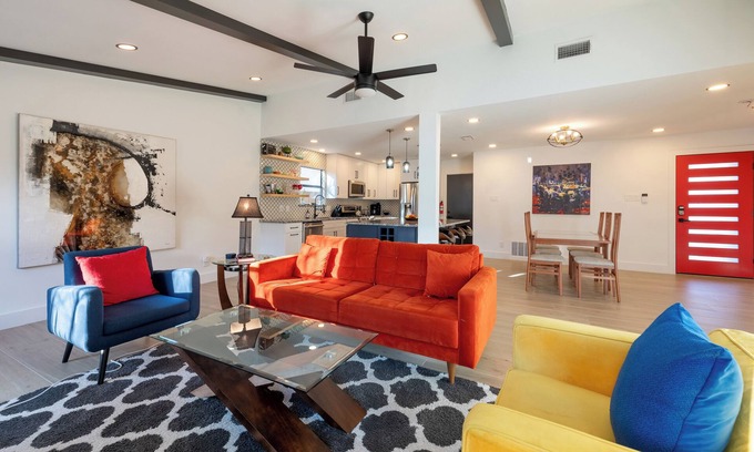 Austin House | Private Yard w/BBQ & Games, Steps to South Congress & Barton Creek | Clarksburg