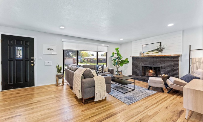 Boise Bench House | Professionally designed mid-century modern excellent location near BSU/Downtown