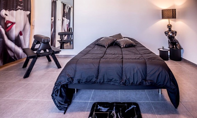 Walbourg Apartment | PRoJET KUROI - Love Room - Swing, Spanking bench, Cage, Cross, Tantra