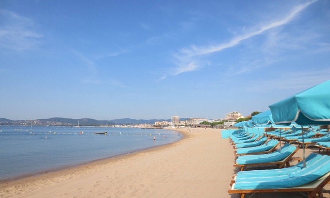 Frejus Plage Apartment | PROMO 31/08-7/09 close to all amenities! Air conditioning,Wifi, car park,2terrac