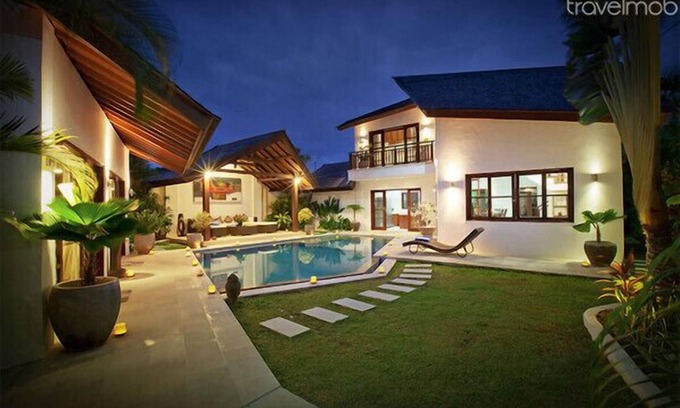 Central Seminyak Villa | Promo Rate Seminyak Prime Location Suitable for Big Family