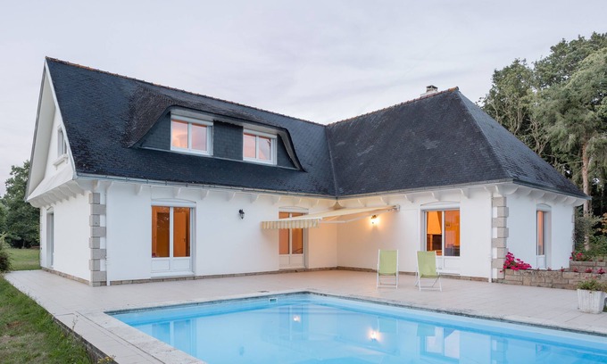 Concarneau Villa | Property with heated pool, between the countryside and the sea, sleeps 12