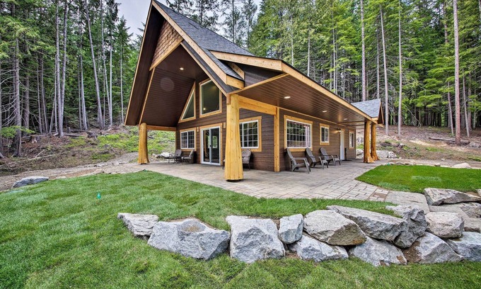 Nordman Cabin | Prospector Cabin next to ELKINS Resort and Priest Lake