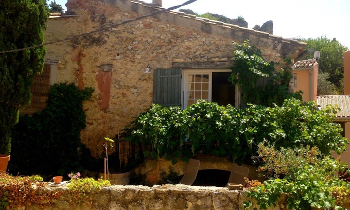 Gigondas House | Provençal natural stone cottage in Gigondas