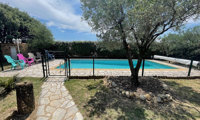 Suze-la-Rousse Other | Provencal 17th century stone farmhouse