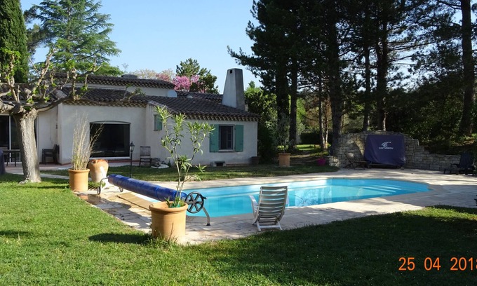 Ventabren Villa | Provencal Bastide to discover
