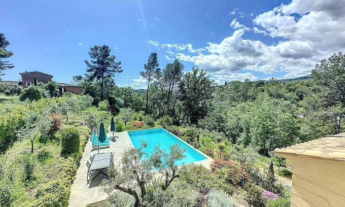 Le Collet House | Provencal Escape: Charming House with Shared Pool in Le Rouret