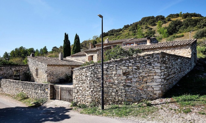 Caumont-sur-Durance House | Provencal farmhouse in central Provence