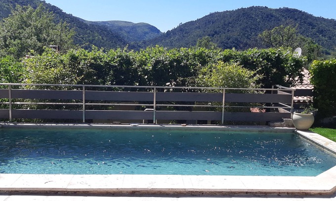 La Roquebrussanne Villa | Provencal villa in a quiet location overlooking the Massif de la Sainte Baume private pool