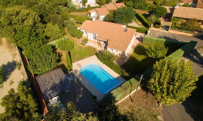 Carces Villa | Provencal villa sleeps 8 + pool