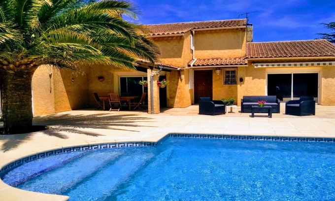 Orange House | PROVENCAL VILLA WITH SWIMMING POOL AND PRIVATE PARKING, 7000M2 GARDEN, FULLY FENCED.