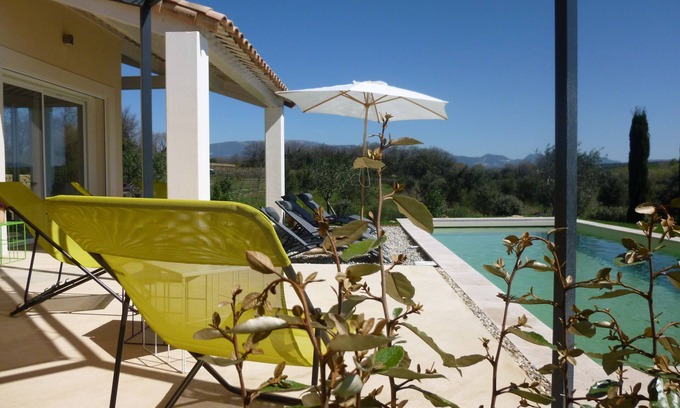 Grignan Villa | Provence-contemporary air-conditioned villa 6pers-plain pied-vue-private pool-3bed