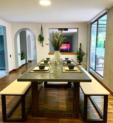 La Florida Apartment | Provenza Oasis ~ Renovated Apt ~ Pvt Terrace ~ 500mbWiFi