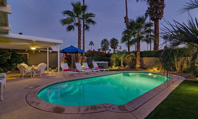 Palm Springs House | PS-ID #76 Stylish Mid-Century Modern Oasis with Surrounding Mountain Views