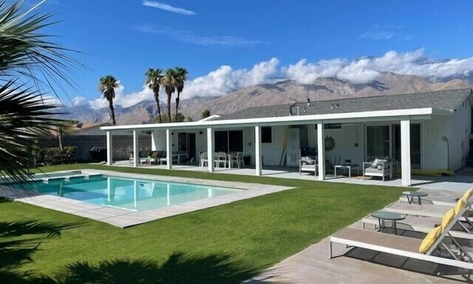 Palm Springs House | PS Leverage: Chic and Stylish - Elevate Your Vacation Getaway