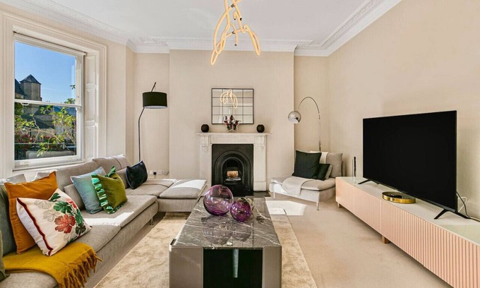 Brompton & Hans Town Apartment | £8 Million Home | Cadogan Square Access