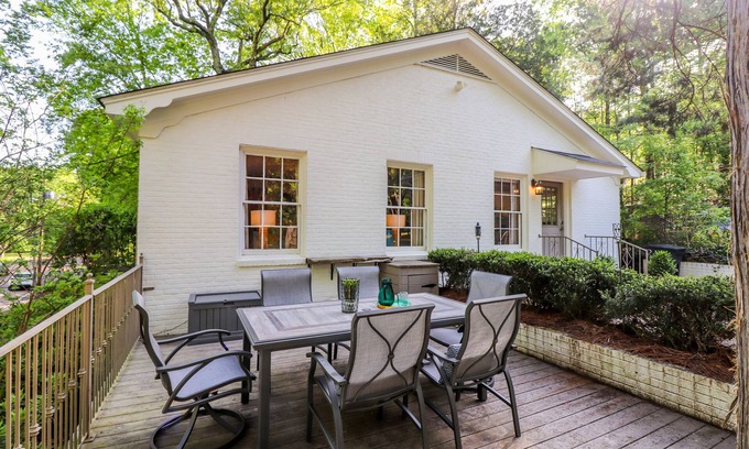 Oxford House | Pure charm with great location!