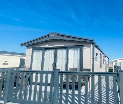 Selsey Resort | Pure-Living West Sands Sunshine and Sea View - 3 Bedroom lodge at SEAL BAY
