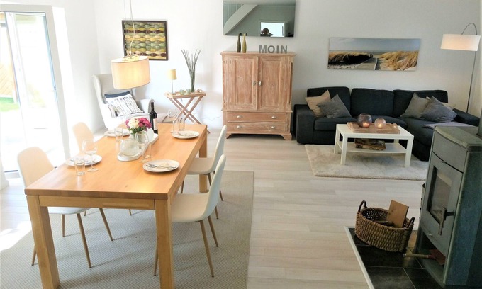 Westerdeichstrich House | Pure relaxation. Fantastic vacation home with terrace and garden. Only 4km from Büsum.